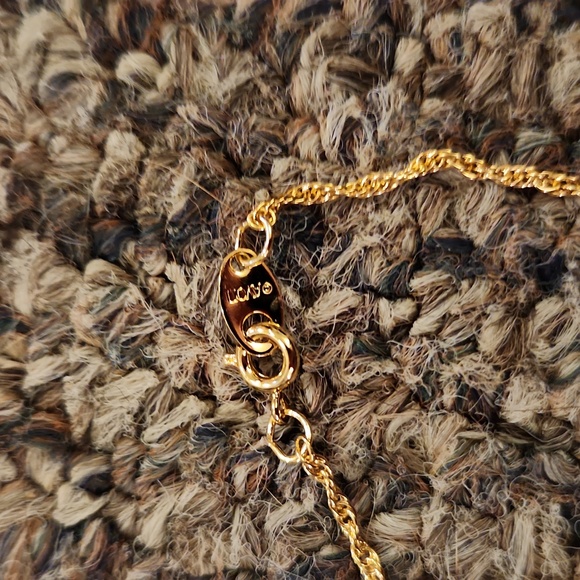 Vintage AVON Ornate Cross Necklace and Earring Set With Original Box - Picture 4 of 9